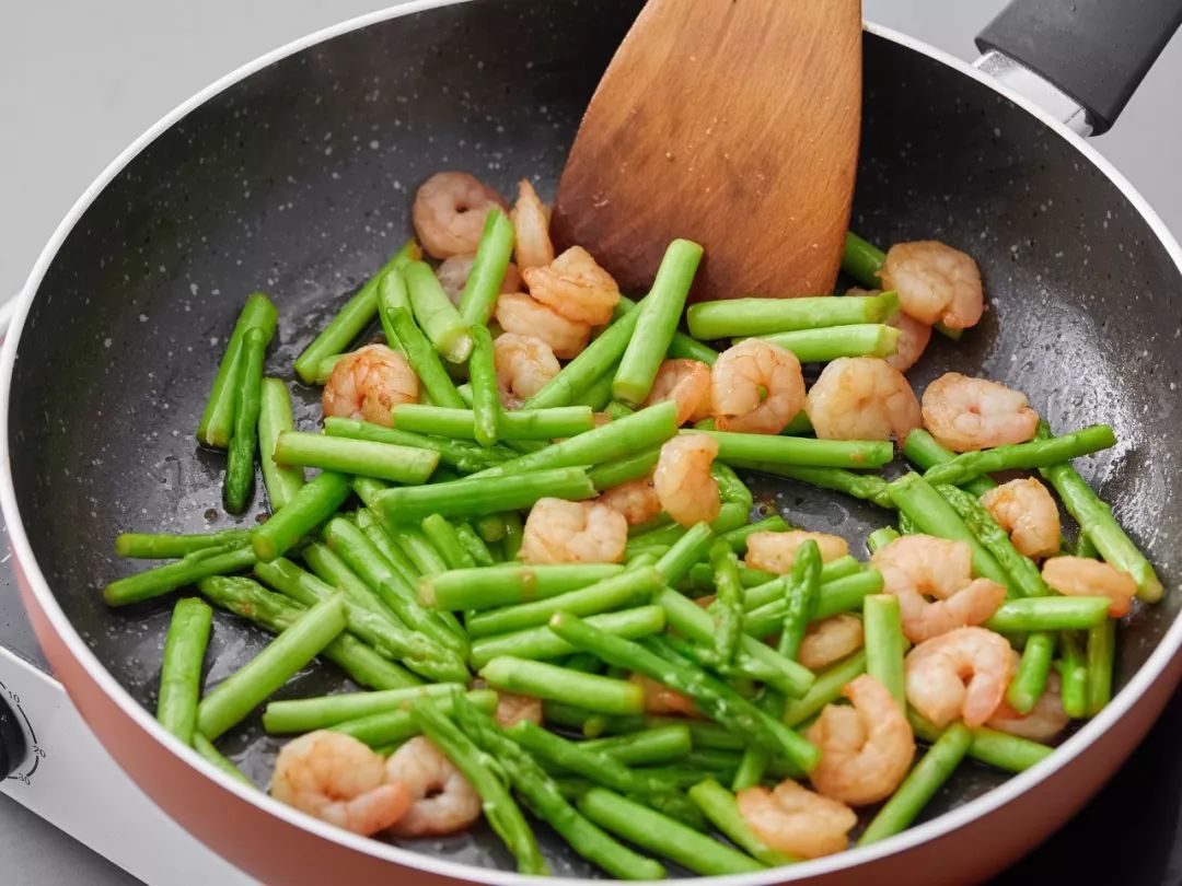 一条精选|300元不到,买了两口意大利的火山岩锅,做菜不粘还少油烟