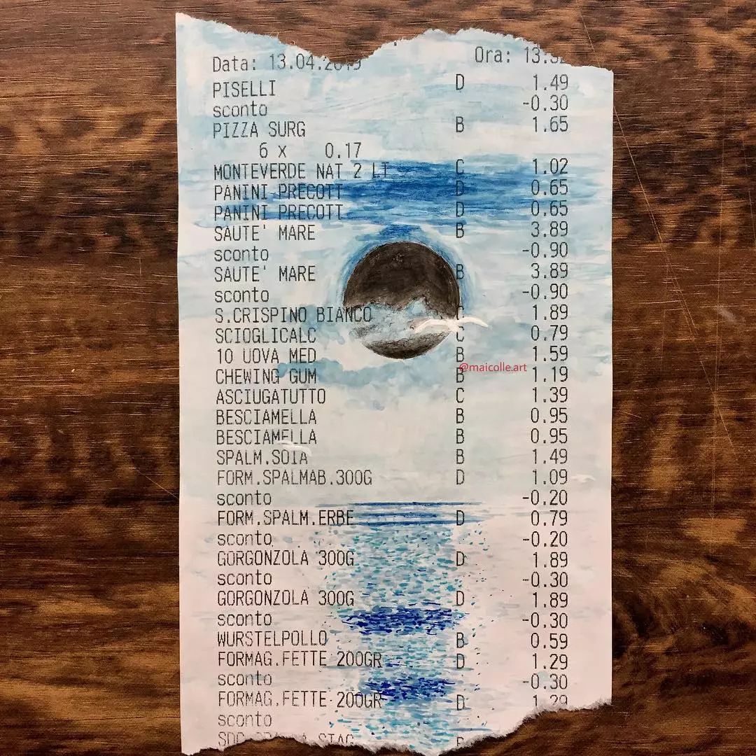 画纸用光了？多去几趟超市就有了。他把购物小票秒变成世界名画