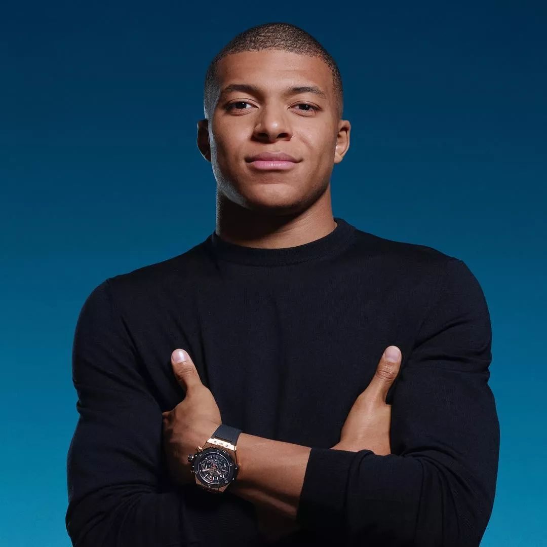 19岁拿世界杯冠军,19岁拿世界杯冠军的球员