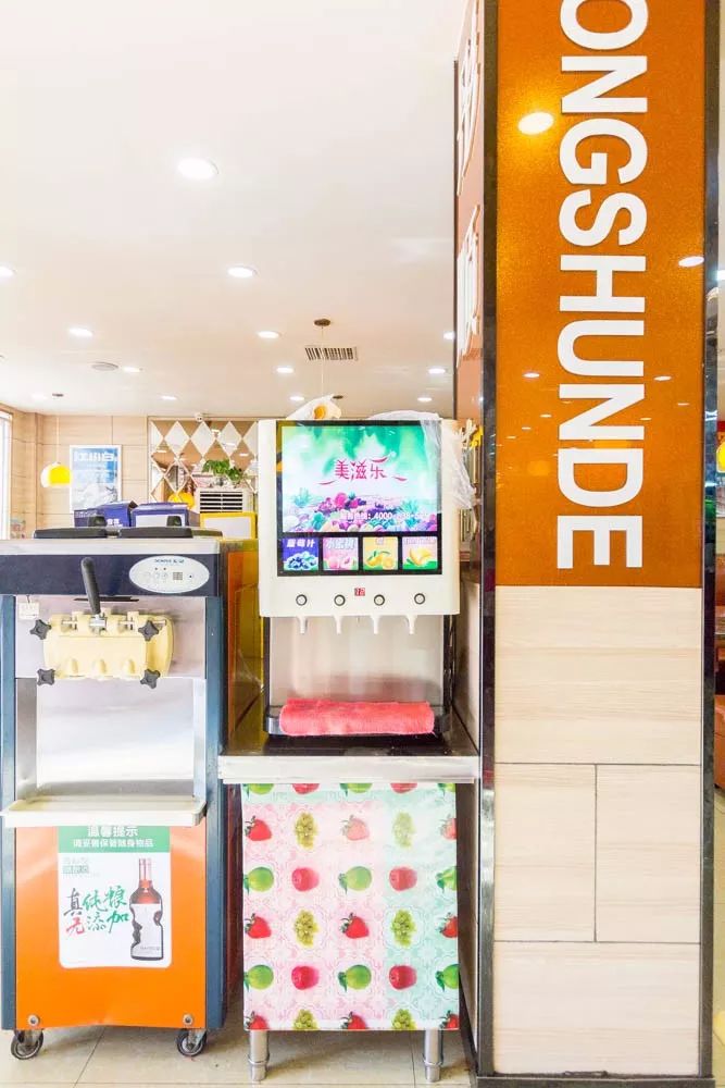 1元/只海白虾，2.8元/只鲍鱼，3.8元/只碳烤生蚝！啤酒喝一瓶还送一瓶！这家人气平价海鲜火锅老店让你嗨翻整个今夏