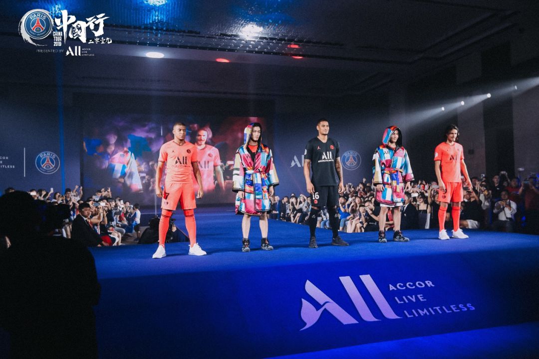 巴黎圣日耳曼内马尔姆巴佩跳舞,巴黎圣日耳曼姆巴佩内马尔圣诞