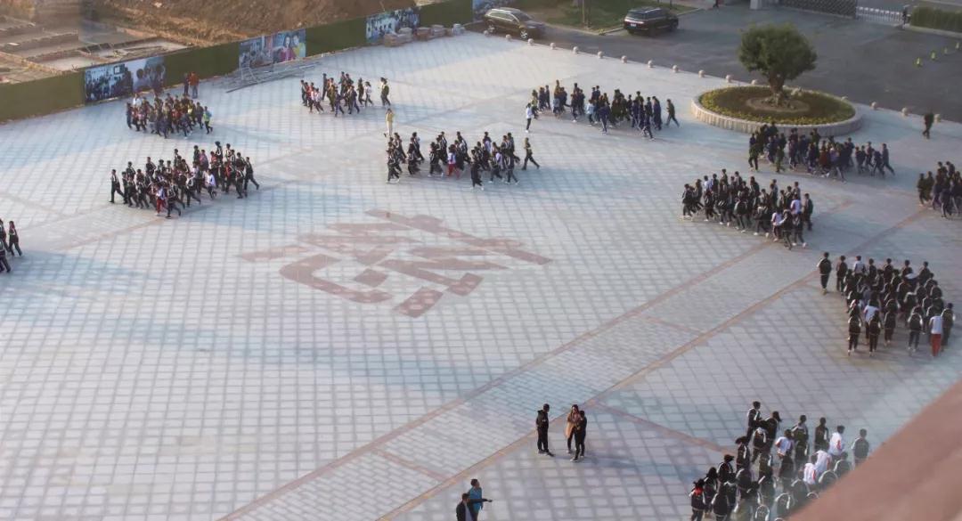 徜徉在美丽的金平湖畔,徜徉在北大校园