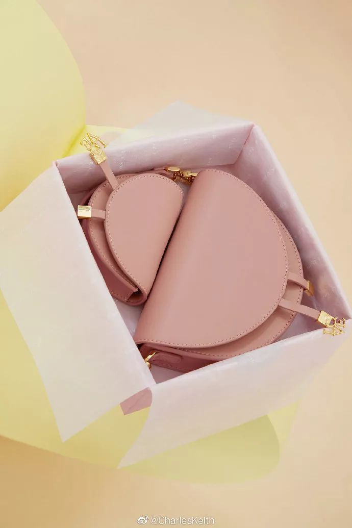 小ck的新款包包是布的吗,小ck绿色包包合集腋下包牛油果色