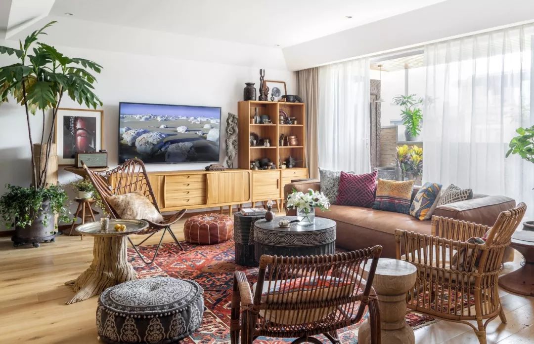 购买家具几十万刺鼻难闻受不了,花几万买实木家具值得吗