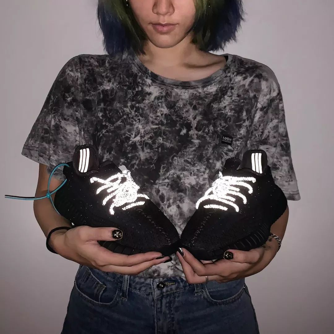 aj1和yeezy满天星,aj和yeezy哪个更容易受欢迎