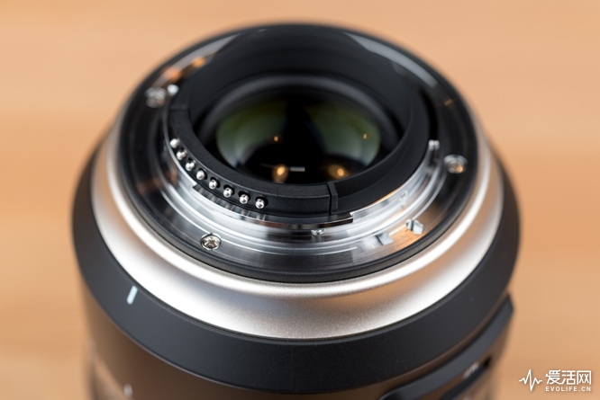 腾龙sp35mm1.4镜身是金属的,腾龙sp17-50mmf2.8镜头