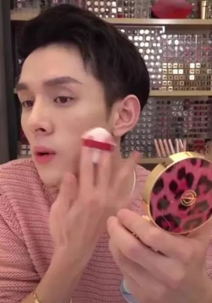 OMG李佳琦推荐的口红会结块？你真的要买它吗