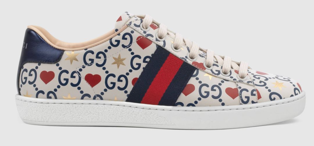 宋茜的衣服为什么这么高,宋茜一身醒目的白色套装