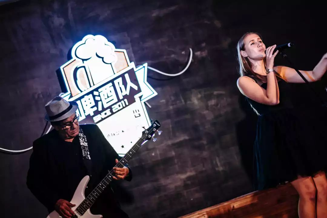 西海岸啤酒城音乐,金沙滩音乐主题酒吧