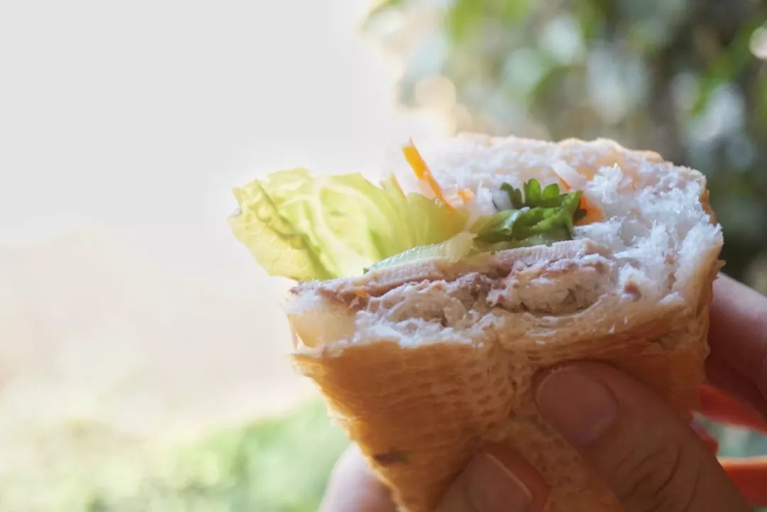 网购越南土特产|炼奶冰咖法包猪肝酱扎肉春卷虾片，一个下午茶全都拥有