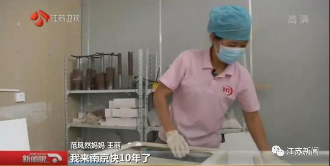 穿不起专业球鞋，9岁的她是足球场上唯一的女生：我们穷但也有梦想