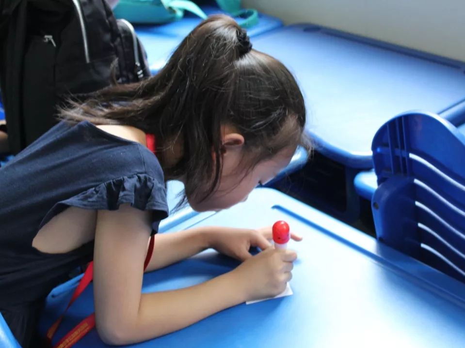 禾欣故事卷|一只漂流瓶的自述：因为遇见你，我珍惜自己