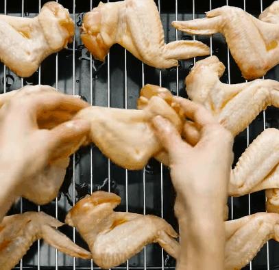 3块钱的可乐喝一口永远值两块九,3块钱可乐可以赚多少