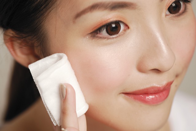 妆前乳跟隔离霜的区别,妆前乳和隔离霜的区别哪个先用