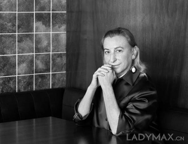 prada属于高奢还是顶奢品牌,prada在奢侈品的地位