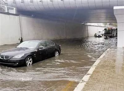 怎么确定车子涉水熄火了,三秒教会你车的小知识