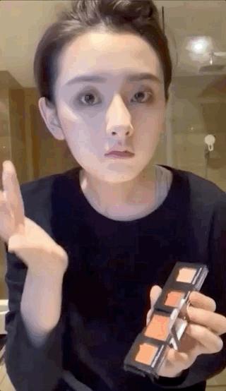 宋祖儿画猫眼妆,宋祖儿用口水画三角眼影