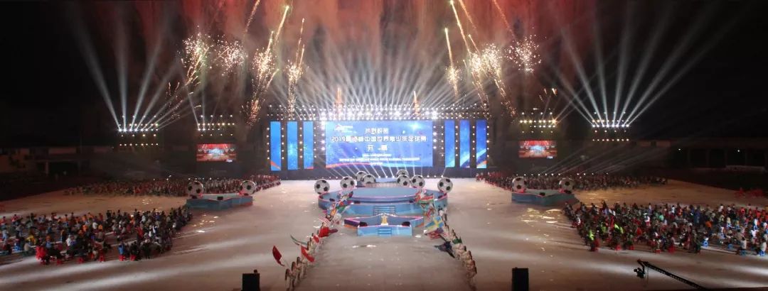 2019世界青少年足球赛开幕式,中国代表团集体出战太燃了跆拳道