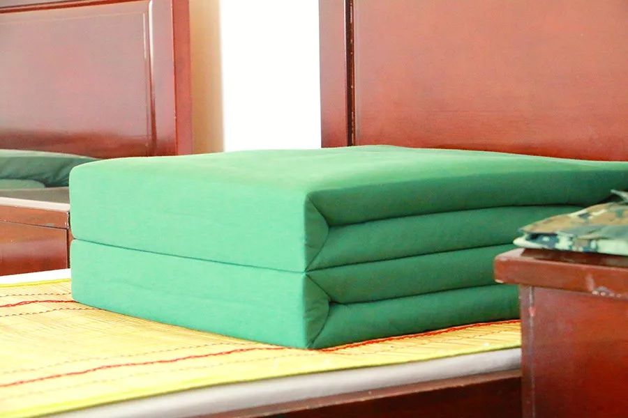 军被叠不好一定会被扔吗,军被是新的好叠还是旧的好叠