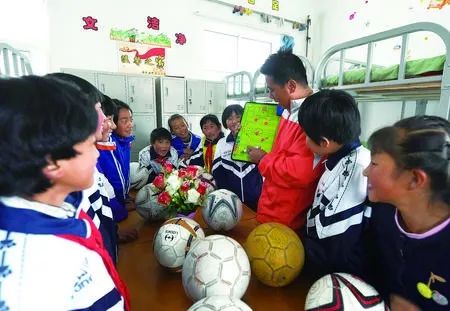 山里娃的梦,山里女娃的足球梦