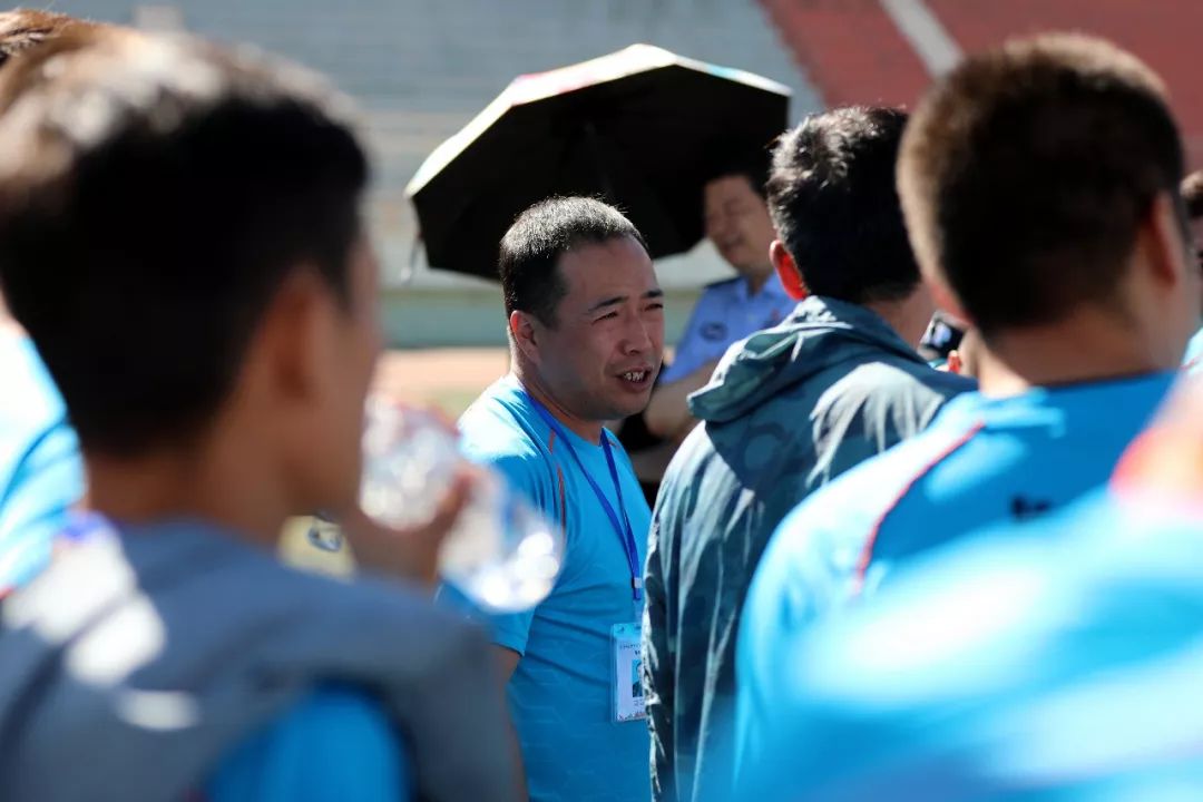 喜讯足球比赛冠军,喜报战报