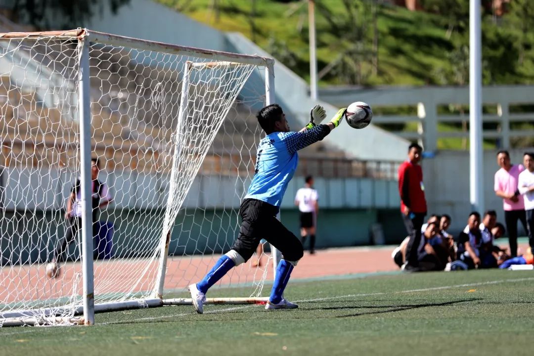 喜讯足球比赛冠军,喜报战报