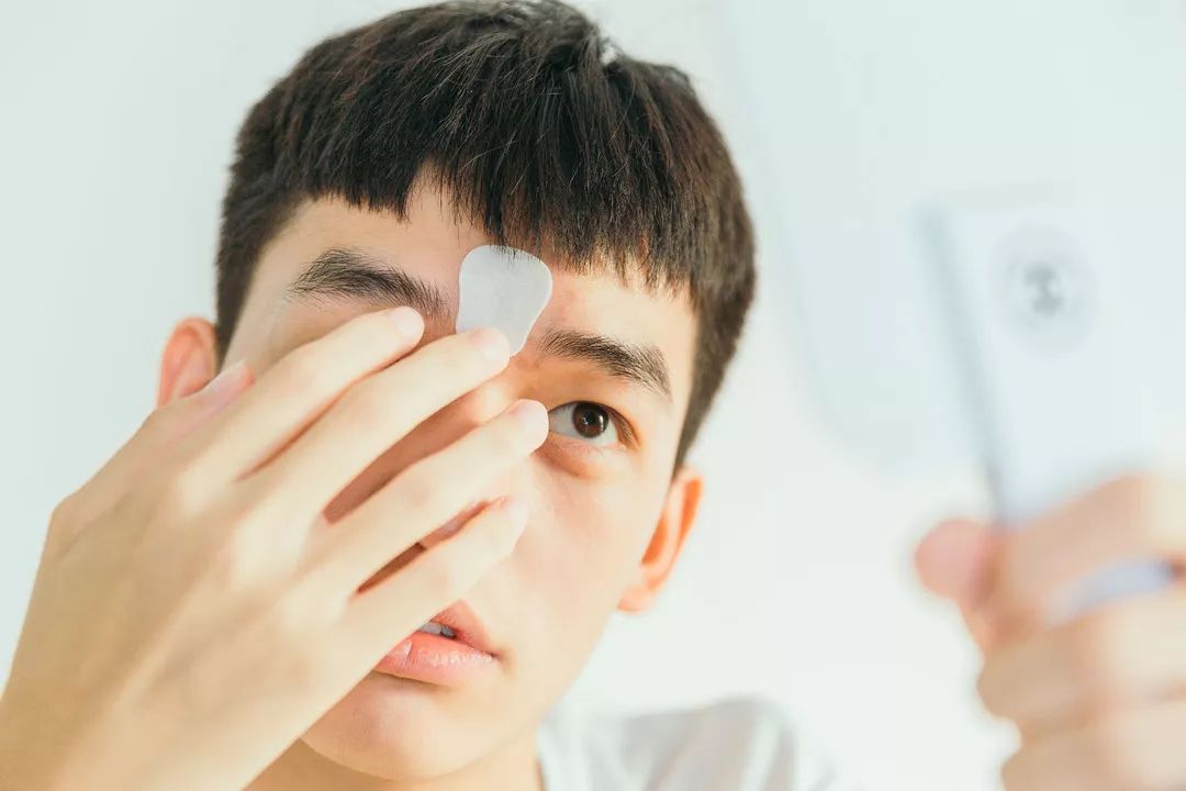 三十岁就有眉间纹法令纹怎么办,30岁法令纹眉心纹深