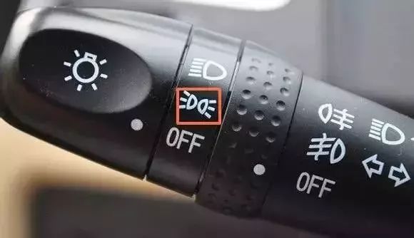 科三模拟灯光夜间超车需要开左灯,科三灯光模拟考试错一个扣几分