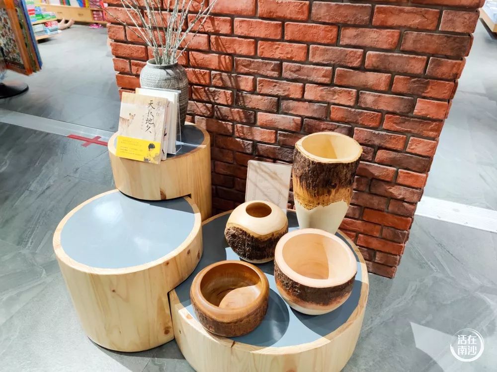 鍗楁矙鏂板崕涔﹀簵,鍗楁矙鍖烘渶澶х殑鏂板崕涔﹀簵