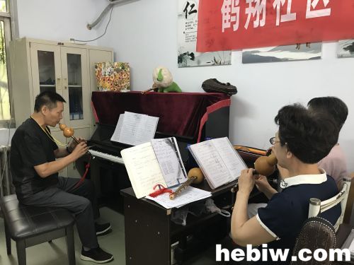退休教师常明生免费教葫芦丝，让老年人老有所乐