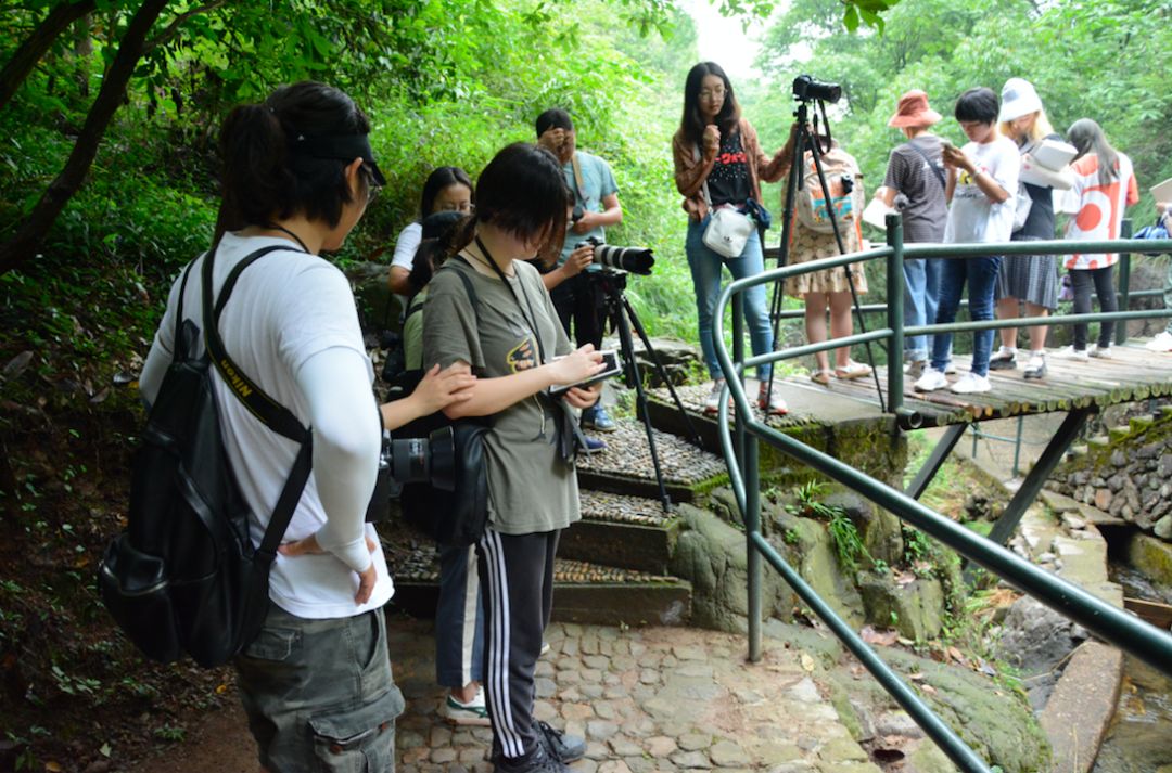 两岸书画作品展现场,中国画长卷手卷全国展