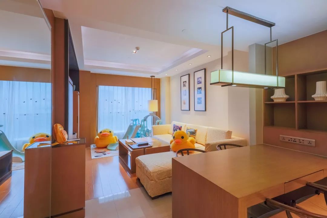 快看！我在小黄鸭帐篷里看到了星空