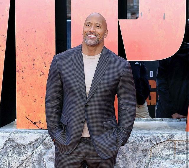 最新巨石强森肌肉,巨石强森光头完整视频