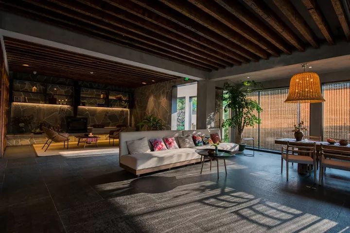 谁说江南无金秋？这座高铁直达的小县城靠一间仙气民宿，就撩到了无数隐居客