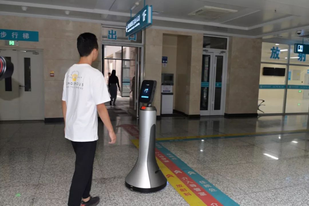 快看，导医“小精灵”康康来了