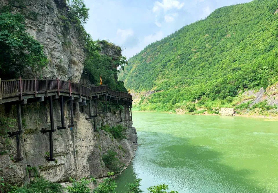 杜甫逃窜,杜甫入成都