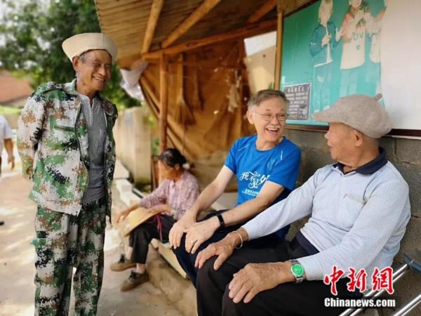 25年两次环游中国，这名老外却说，我越来越不了解中国……小新推荐