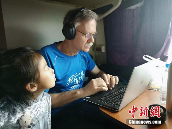 25年两次环游中国，这名老外却说，我越来越不了解中国……小新推荐