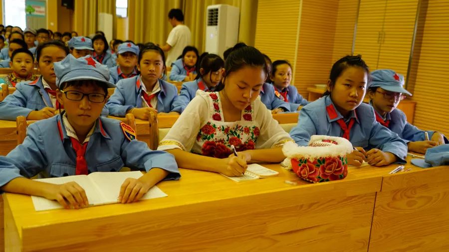 「壮丽70年•奋斗新时代」红色基因代代相传，宾川革命英烈红军小学开学第一课这样上