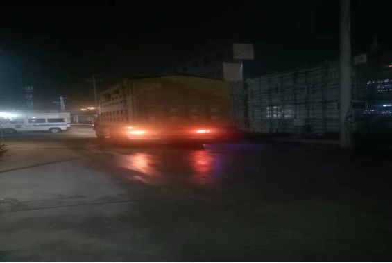 火车开在人行道？大井这里有跟管子要断了！万联茗景、银河小区不动产证等6个答复来了…