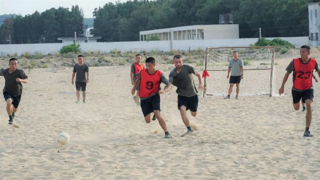 沙滩足球怎么踢,沙滩足球踢头