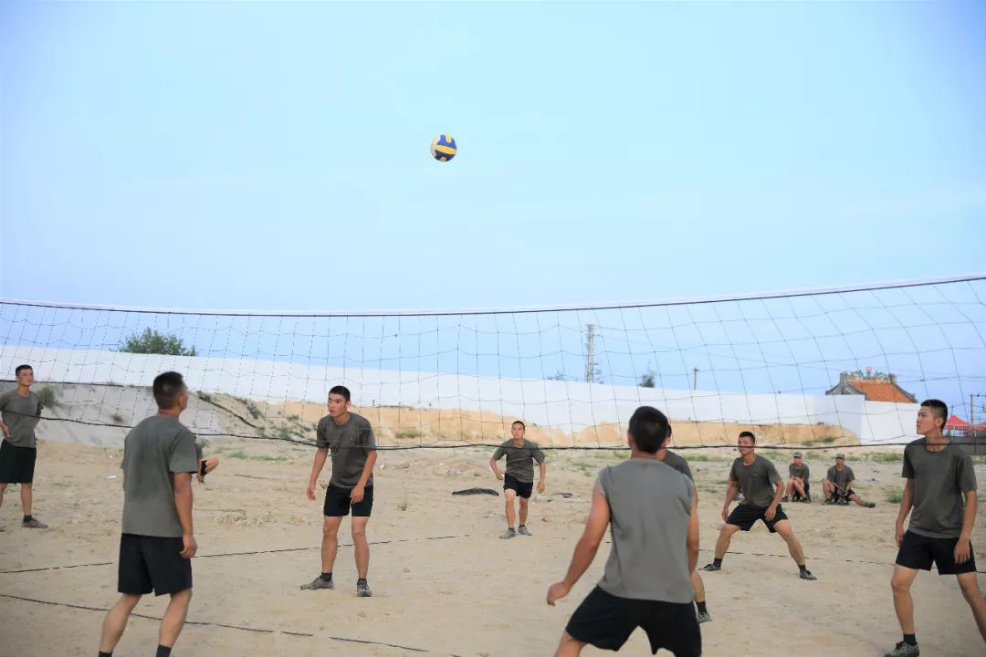 沙滩足球怎么踢,沙滩足球踢头