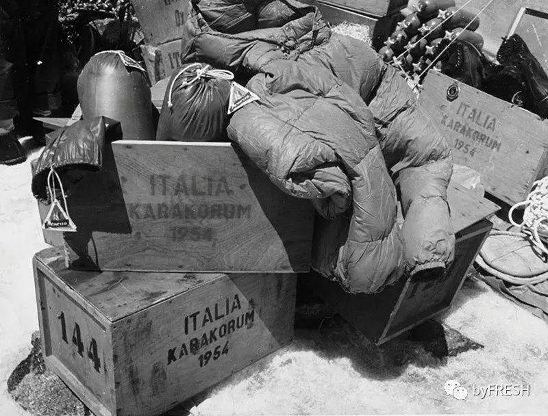 小研究是什么,现在大牌的羽绒服为什么都很薄