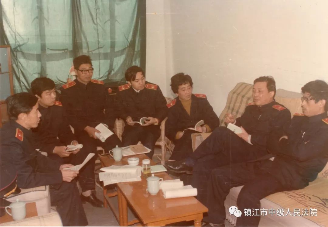 【壮丽70年奋斗新时代】制服不断在变惟有公正司法初心未改