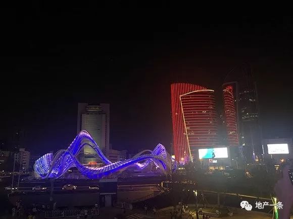 武汉最大城市足球场,22个足球场有多大