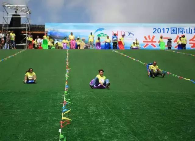 滑草活动,兴义放马坪滑草