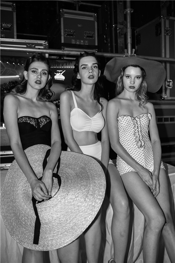 百年经典泳装点亮水立方,jantzen羊毛泳衣