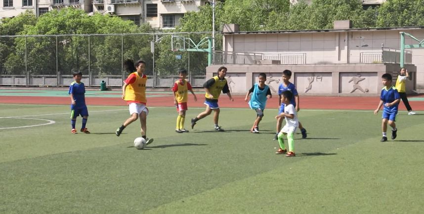 9岁进入省队,9岁入选国家乒乓球少年队