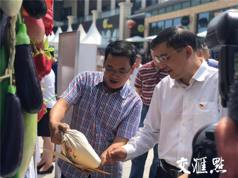 江苏交通控股联手新华报业传媒打造扶贫工程40种商品亮相“苏高速·茉莉花”美食节