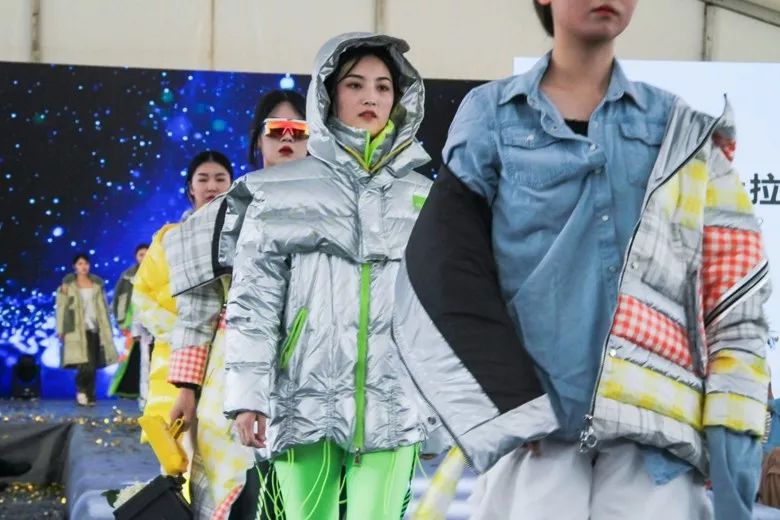 2019首届（中国）羽绒服原创设计论坛暨平湖·中国服装城原创羽绒服采购节盛大启幕